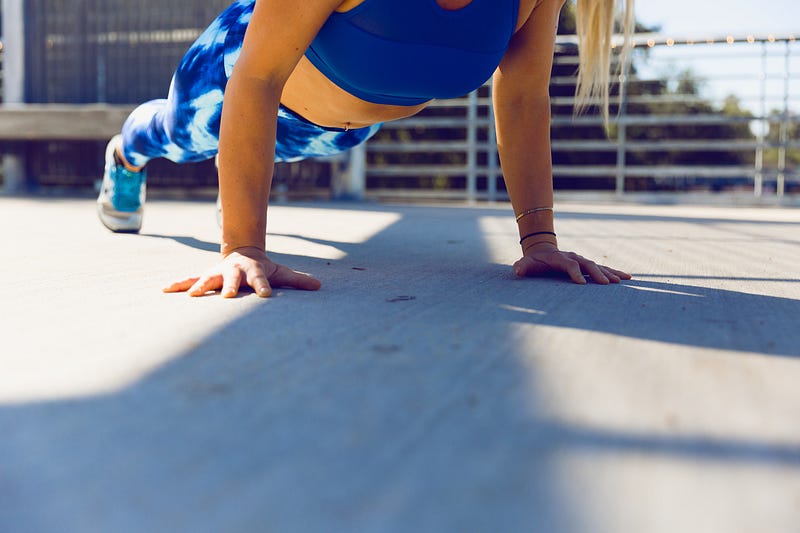 Strengthening the core through the side plank